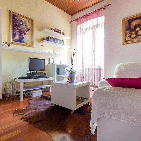 Kuca Za Odmor Lucy Apartment พูลา ภายนอก รูปภาพ