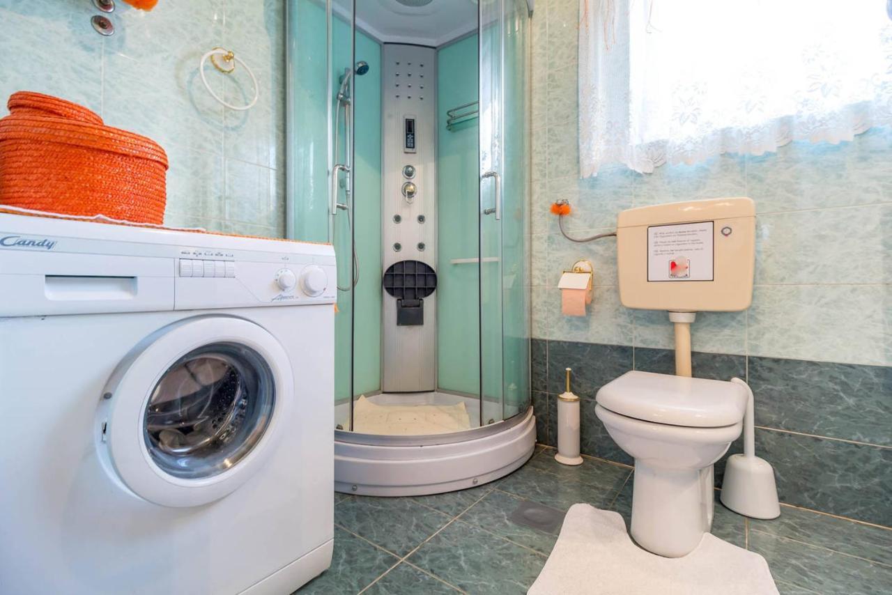 Kuca Za Odmor Lucy Apartment พูลา ภายนอก รูปภาพ